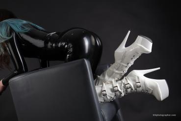 Plateau High Heels Stiefel weiß mit Schnallen