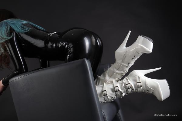Plateau High Heels Stiefel weiß mit Schnallen